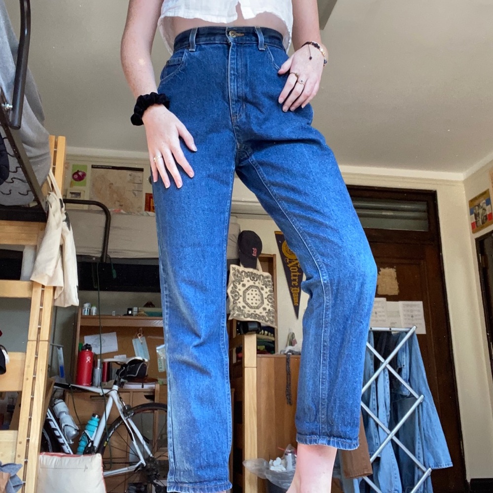 MED-DARK WASH HIGH WAISTED LIZWEAR MOM JEANS